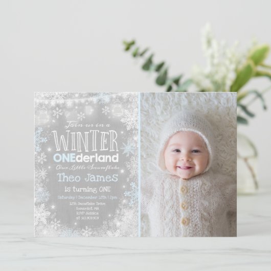 Winter ONEderland Verjaardag Uitnodiging Blauw Wit (Staand voorkant)