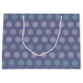 Winter Pattern Blue en White Snowflakes Groot Cadeauzakje (Voorkant)