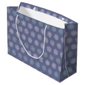Winter Pattern Blue en White Snowflakes Groot Cadeauzakje (Achterkant Gekanteld)