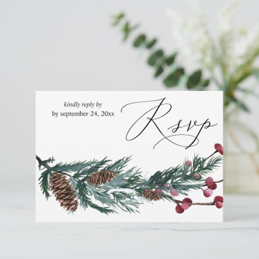 Winter Pine Cone & Berries Greenery met Mal RSVP (Staand voorkant)