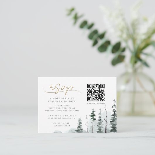 Winter Pine Forest Sage QR Code Wedding RSVP Informatiekaartje (Staand voorkant)