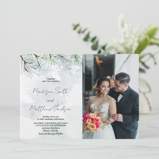 Winter Pine Wit Sneeuw Bruiloft Uitnodigingen Een  (Staand voorkant)
