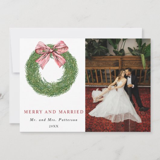 Winter Pine Wreath Merry & Married Photo Christmas Feestdagenkaart (Voorkant)