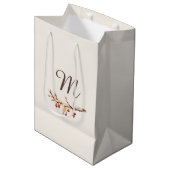 Winter Pinecone & Berry  Monogram Medium Cadeauzakje (Voorkant Gekanteld)