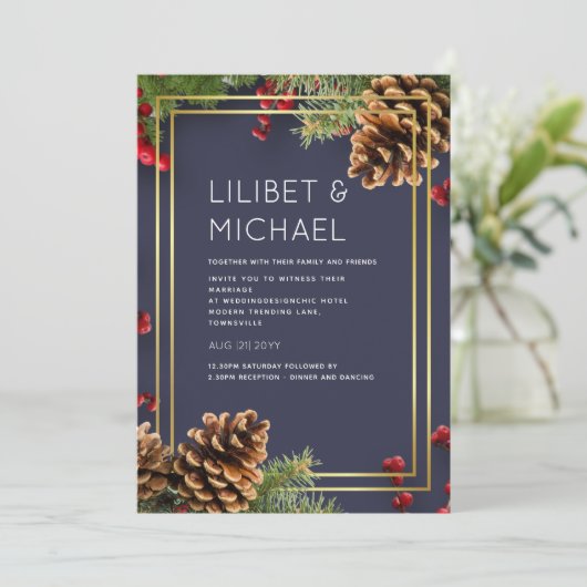 Winter Rood Bessen Dennenkegels Trouwen Kaart (Staand voorkant)