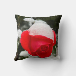 Winter Rose Throw Pillow Kussen