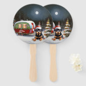 Winter Rottweiler Caravan Kerstavontuur Handwaaier (Voorkant en achterkant)