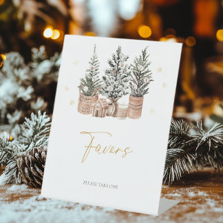 Winter rustieke kerstbomen gunsten reclamebord met voetstuk