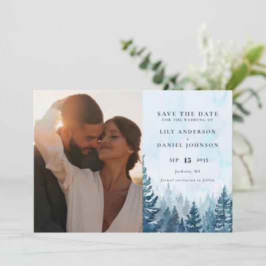 Winter rustieke Waterverf dennenbos Foto QR Code Save The Date (Staand voorkant)