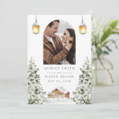 Winter Rustische Cabine Sneeuw Foto Save The Date  Kaart (Staand voorkant)