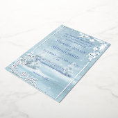 Winter Scene Alles In Blauw Met Sneeuw En Pijnbome Folie Uitnodiging (Gedraaid)