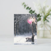 Winter Scene Pink Heart Balloon Valentine's Day Briefkaart (Staand voorkant)