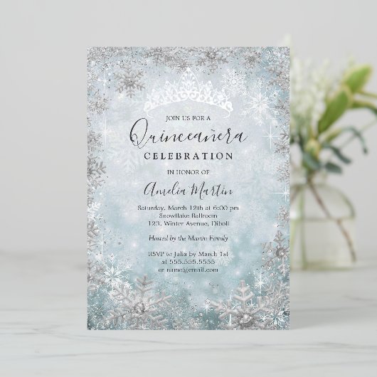 Winter Sneeuwvlok Blauw Zilver Quinceanera Folie Uitnodiging (Staand Voorkant)