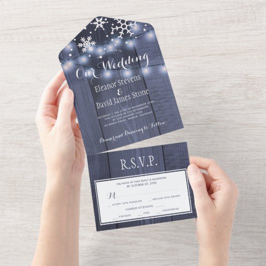 Winter sneeuwvlokken houten lichten rustieke bruil all in one uitnodiging (Afscheurbaar)