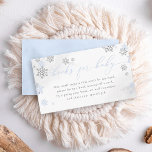 Winter Sneeuwvlokken Jongen Baby shower Boeken voo Informatiekaartje<br><div class="desc">Onze bijsluiter is voorzien van "Boeken voor Baby" in elegante blauwe kalligrafie. De grijze waterverf achtergrond en faux silver glitter sneeuwvlokken creëer vormen een charmant decor voor uw gasten om deel te nemen aan deze boekenliefhebbende traditie.</div>