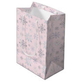 Winter Sneeuwvlokken Kerst Roze Medium Cadeauzakje (Voorkant Gekanteld)