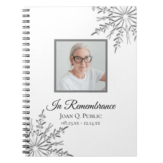 Winter Sneeuwvlokken Viering van het Leven Begrafe Notitieboek (Voorkant)