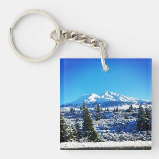 Winter Snow at Mount Shasta, CA Sleutelhanger (voorkant)