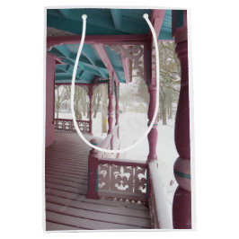 Winter Snowfall op Roze Porch - Martha's wijngaard Medium Cadeauzakje