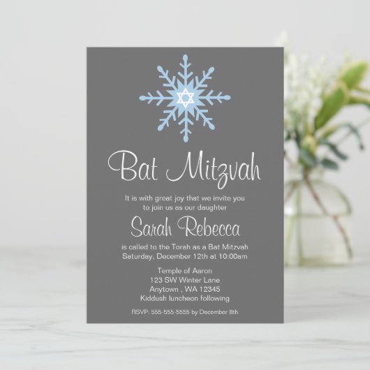 Winter Snowflake Bat Mitzvah Uitnodigingen (Staand voorkant)