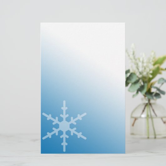 Winter Snowflake Blue Gradient Briefpapier (Staand voorkant)