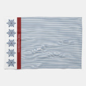 Winter Snowflake Decor with Stripes and Red Accent Theedoek (Horizontaal)