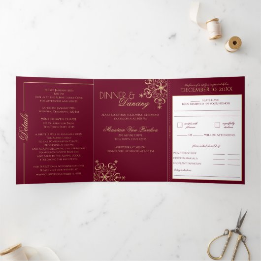Winter Snowflakes Burgundy en Gold Sparkle Drieluik Kaart (Binnen)