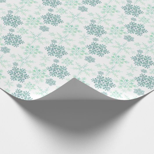Winter Snowflakes Green Pattern Wrapping Paper Cadeaupapier (Hoek)