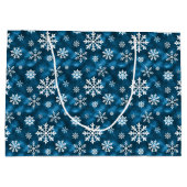 Winter Snowflakes Pattern On Icy Cool Blue Groot Cadeauzakje (Achterkant)