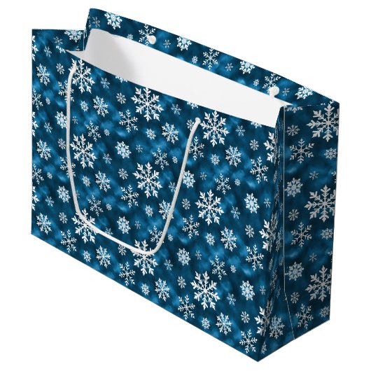 Winter Snowflakes Pattern On Icy Cool Blue Groot Cadeauzakje (Voorkant Gekanteld)