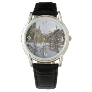 Winter Snowy Mountain Scene in Montana Horloge