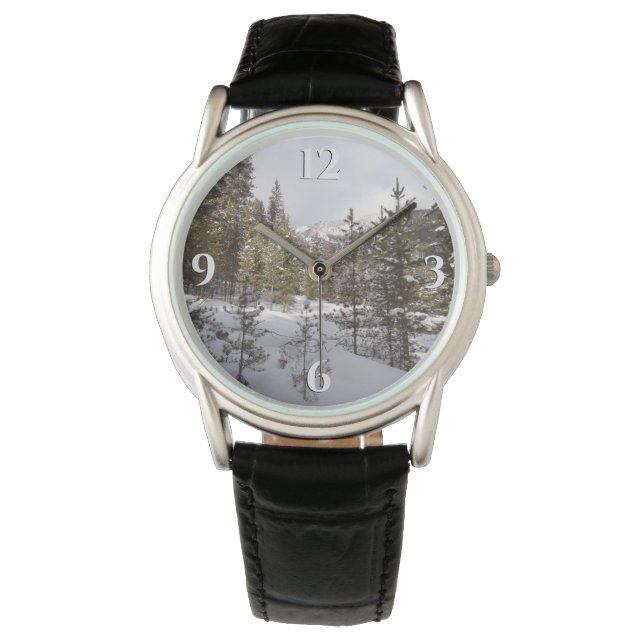 Winter Snowy Mountain Scene in Montana Horloge (Voorkant)