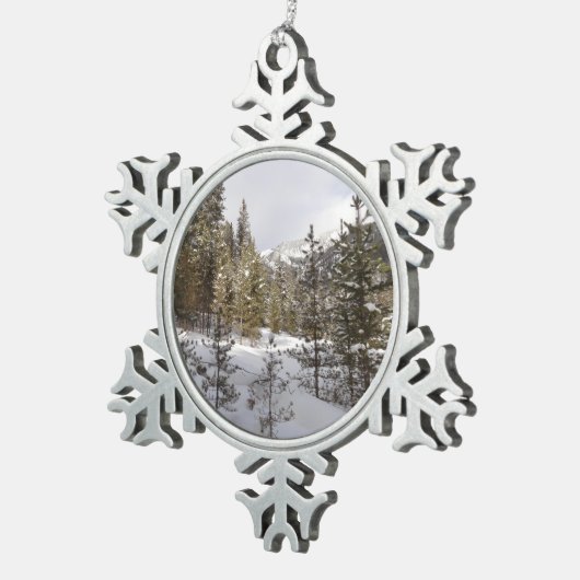 Winter Snowy Mountain Scene in Montana Tin Sneeuwvlok Ornament (Rechts)