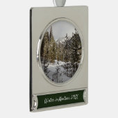 Winter Snowy Mountain Scene in Montana Verzilverd Banner Ornament (Rechts)