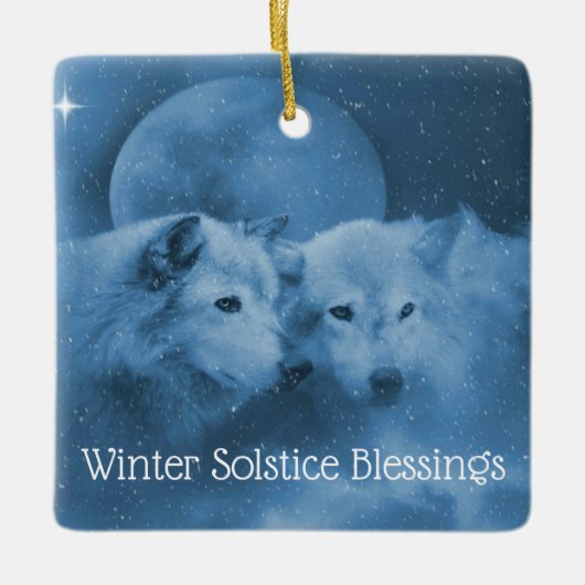 Winter Solstice Wolven in sneeuw met moonbloesem Keramisch Ornament (Voorkant)