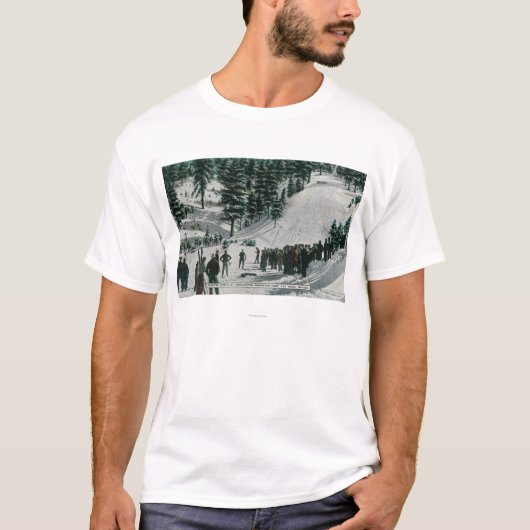 Winter Sport Scene in Charleston Mountain T-shirt (Voorkant)