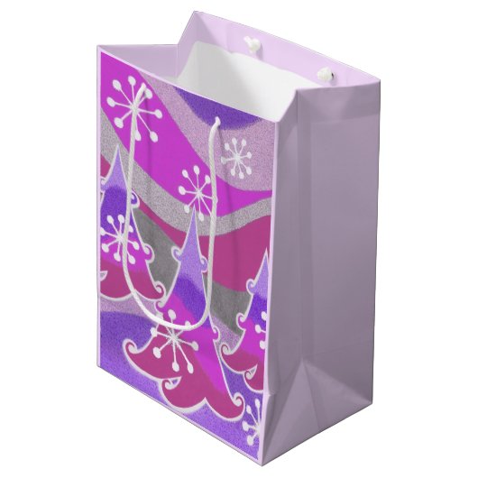 Winter Trees Paarse cadeautas medium (Voorkant Gekanteld)