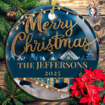Winter Village Merry Christmas Custom Family Name Keramisch Ornament<br><div class="desc">Vier het vakantieseizoen met het Winter Village Merry Christmas Custom Family Name Ceramic Ornament, een charmante toevoeging aan uw feestelijke inrichting. Dit prachtig vormgegeven ornament heeft een pittoresk winterdorpscène, ideaal om de kerstsfeer vast te leggen. Personaliseer het met de naam van je familie om een unieke herinnering te creëer die...</div>