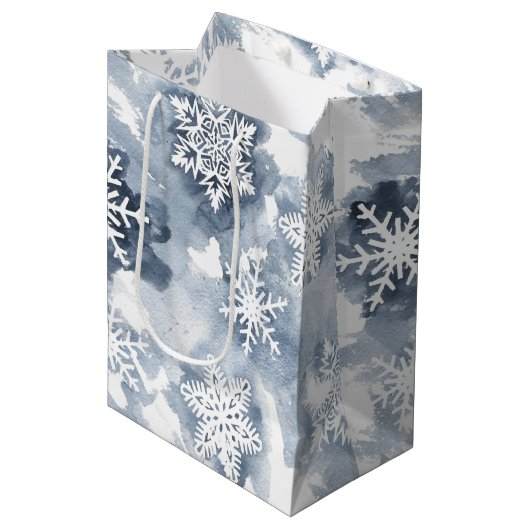 Winter Waterverf Navy White Snowflake Medium Cadeauzakje (Voorkant Gekanteld)