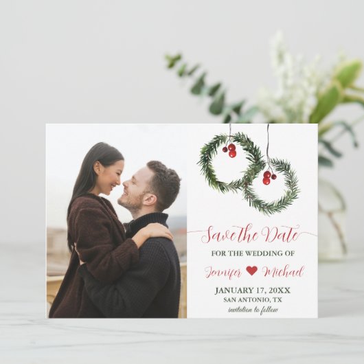 Winter Wedding Pine Wreath Holly Berries Foto Save The Date (Staand voorkant)