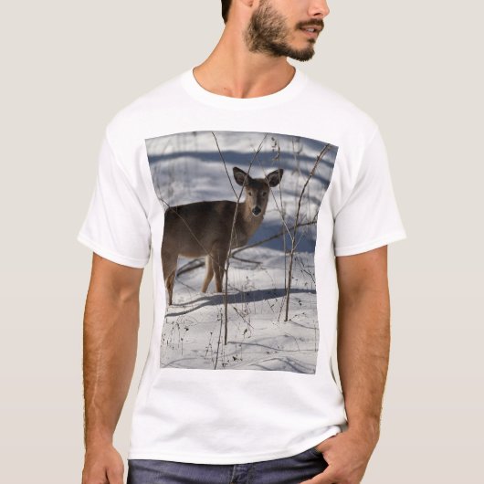 Winter Whisper: Snowy Deer T-shirt (Voorkant)