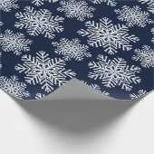 Winter White Blue Snowflakes Wonderland Pattern Cadeaupapier (Hoek)
