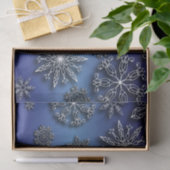 Winter White Papercut Snowflakes op blauw Tissuepapier (Geschenk)
