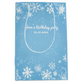 Winter Wonderland Blue Snowflake Birthday Medium Cadeauzakje (Voorkant)