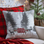 Winter Wonderland Christmas Sierkussen - Rood<br><div class="desc">Voeg dit vakantieseizoen een feestelijk tintje toe aan uw interieur met een Winter Wonderland Christmas-Sierkussen. Het ontwerp van het kussen heeft een grijs-witte winterse wonderlandscène met een hert en rendier versierd met vallende sneeuwvlokken en een fancy rood label met een vakantiebegroeting. Extra cadeau- en vakantieartikelen zijn ook beschikbaar met dit...</div>