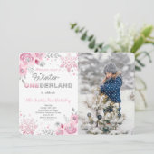 Winter Wonderland Eerste Verjaardag Foto Uitnodigi Kaart (Staand voorkant)