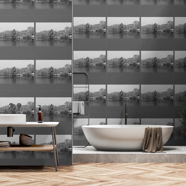 Winter Wonderland Evergreen Trees Lake Black White Behang (Badkamer)