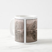 Winter Wonderland Evergreen Trees Lake Brown Sepia Koffiemok (Voorkant links)