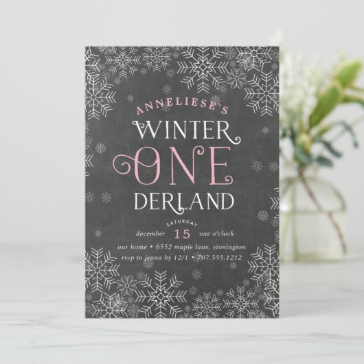 Winter Wonderland Krijtbord Eerste Verjaardag Uitn Kaart (Staand voorkant)