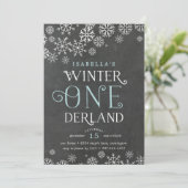 Winter Wonderland Krijtbord Eerste Verjaardag Uitn Kaart (Staand voorkant)